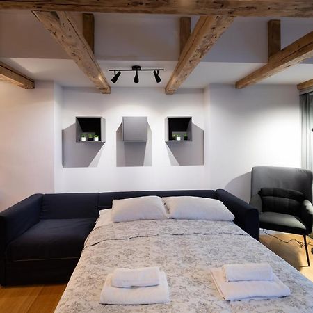 Merkela Loft Apartment Beside Vermanes Park Riga Exterior photo