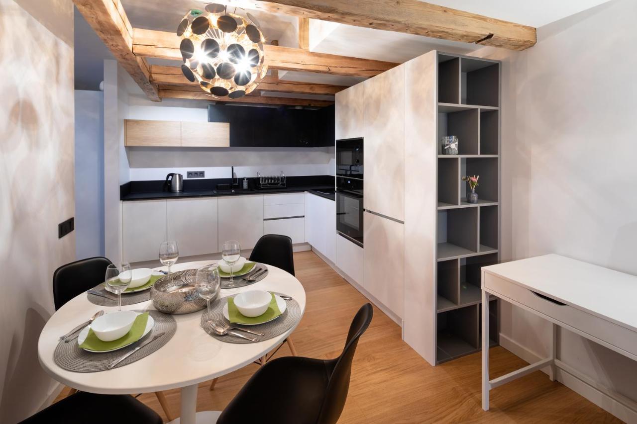 Merkela Loft Apartment Beside Vermanes Park Riga Exterior photo